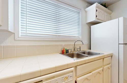 South Padre Island Condo | Charming Condo at The Dolphins w/3 Patios, Pool & Hot Tub - 1 Block to Gulf