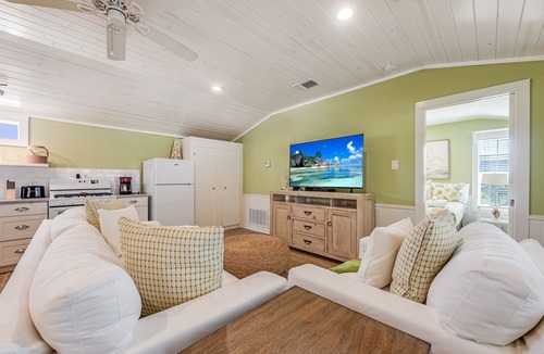 Old Town Cottage | Charming cottage! Awesome covered patio, walking distance to the beach, golf ca