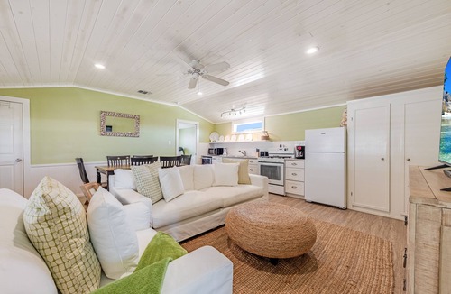 Old Town Cottage | Charming cottage! Awesome covered patio, walking distance to the beach, golf ca