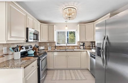 Clear Lake Shores Cottage | Charming Cottage Close to Kemah Boardwalk