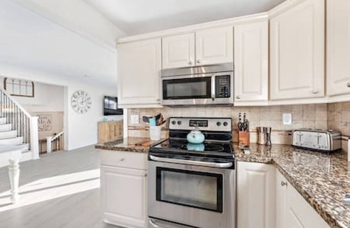 Clear Lake Shores Cottage | Charming Cottage Close to Kemah Boardwalk