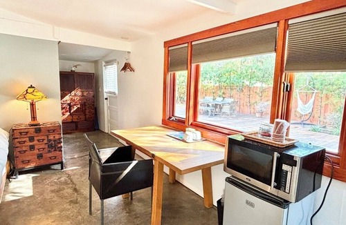 Bungalow Heaven Cottage | Charming Cottage in Bungalow Heaven Pasadena Minutes to Rosebowl