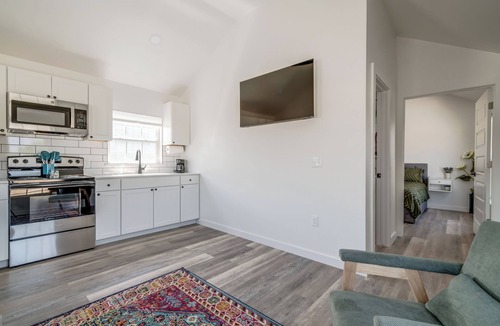 El Reno Cottage | Charming Cottage on Historic Rt 66 west side of Yukon