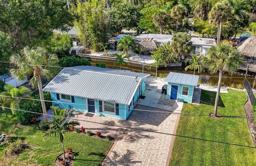 Bonita Shores Cottage | Charming cottage with views of the Imperial River