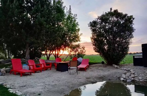 Nampa Apartment | Charming country cottage has private patio, hot tub & many other amenities.