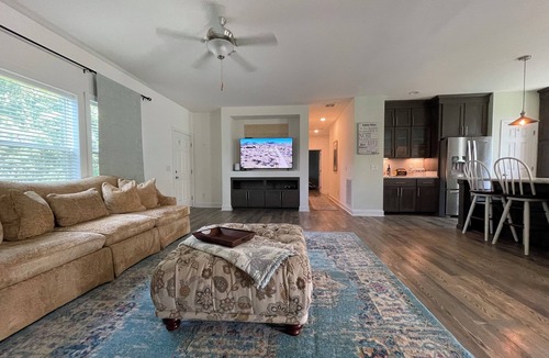 Willard House | Charming country house in Watha perfect for a relaxing getaway near Wilmington.