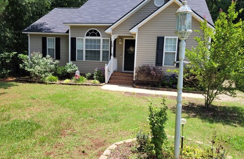 Clayton House | Charming country retreat!