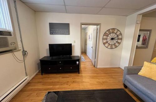 Fargo Apartment | Charming Cozy Walking Distance To Attractions