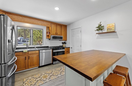 Custer House | Charming Custer Pines with Hot Tub & Pet Friendly