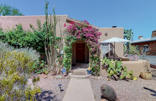 Feldman's House | Charming dog-friendly home with enclosed yard, full kitchen, central AC, & W/D