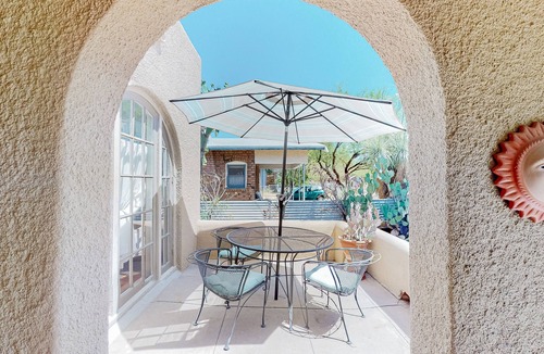 Feldman's House | Charming dog-friendly home with enclosed yard, full kitchen, central AC, & W/D
