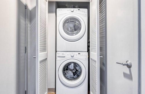 Little Tokyo Apartment | Charming Downtown 2BR w/ Gym & Pool, near Grammy Museum, by Blueground
