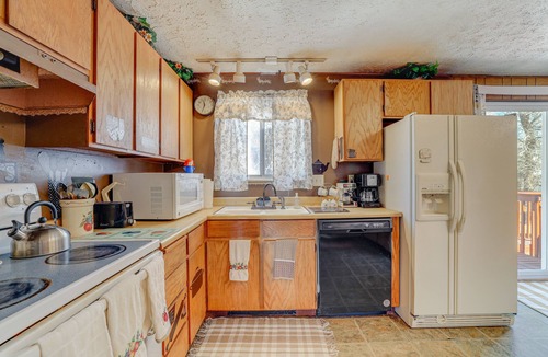 Elk Mountain House | Charming Elk Mountain Home: Hunt, Hike & Fish!