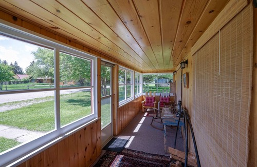Ennis House | Charming Ennis Montana Bungalow