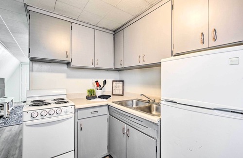 Evanston Cabin | Charming Evanston A-Frame: Dog Friendly!