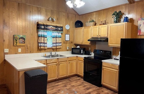 Zwolle Cabin | Charming Family Cabin with Private Pond and Fire Pit near Zwolle, Louisiana