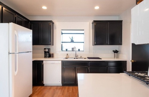 Bankers Hill House | *Charming* Family & Couples Friendly 4 BR ENTIRE HOUSE