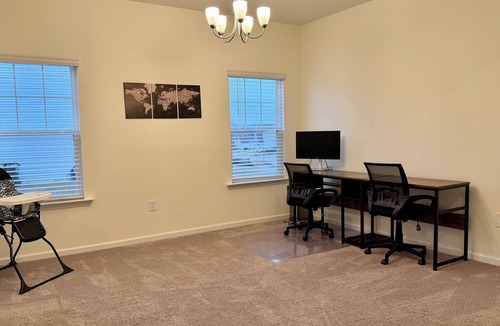 Clayton House | Charming Farmhouse Stay w/Double Garage 3BR/3BA