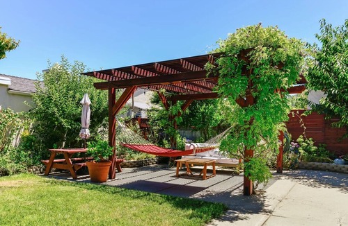 San Anselmo Apartment | Charming Guest House in Marin