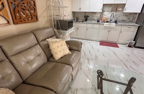 Briarforest Apartment | Charming guest house just built in delightful se Houston AC internet included