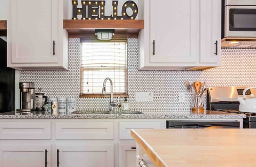 Hancock House | Charming guesthouse with full kitchen, private entrance & fenced patio