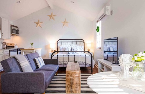 Hancock House | Charming guesthouse with full kitchen, private entrance & fenced patio