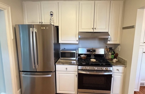 Plaza Midwood House | Charming Historic Bungalow · Walkable to Plaza Midwood Eats, Nightlife & Parks