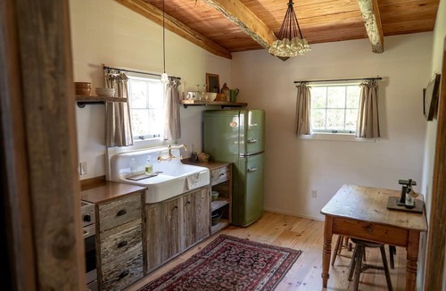 New Ulm Cabin | Charming Historic Cabin with Wood-Burning Stove near StarHill Farms in Texas
