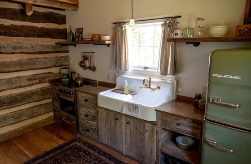 New Ulm Cabin | Charming Historic Cabin with Wood-Burning Stove near StarHill Farms in Texas