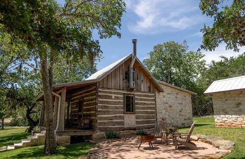 New Ulm Cabin | Charming Historic Cabin with Wood-Burning Stove near StarHill Farms in Texas