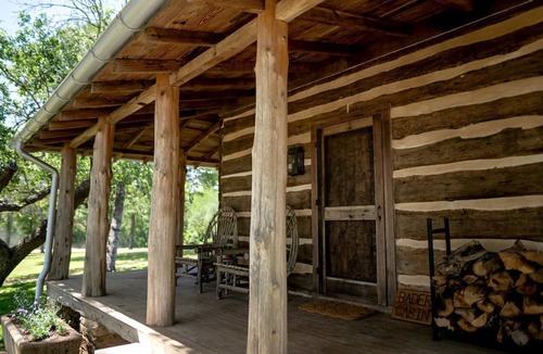 New Ulm Cabin | Charming Historic Cabin with Wood-Burning Stove near StarHill Farms in Texas