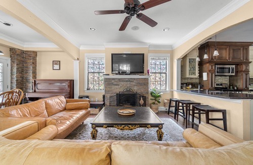 Oak Lawn House | Charming Historic Yellow House in Gated Community - Perfect Dallas Getaway