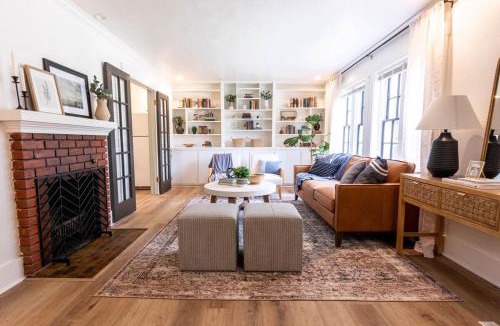 Burley House | Charming Home, 9 Beds, Home Gym
