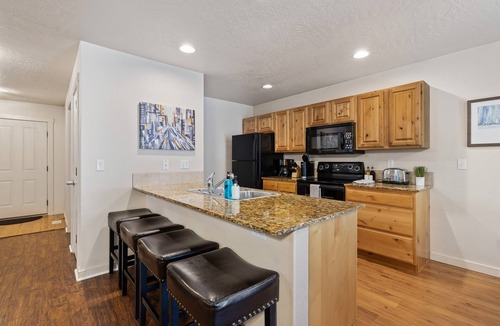 Meridian House | Charming Home | Fenced Yard | Quiet Street (98)