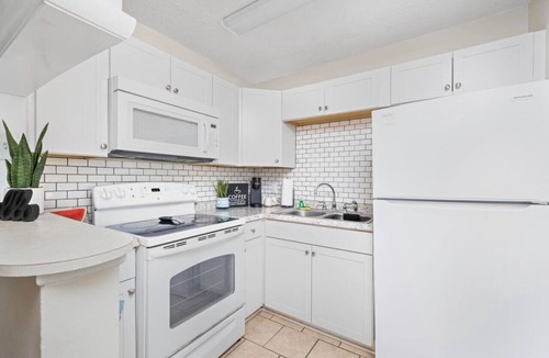 Bristol House | Charming home for 8 Close to State St