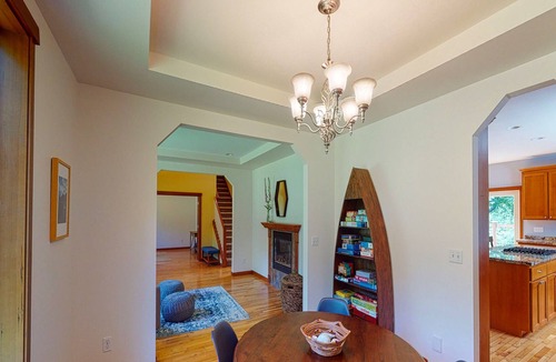 Clinton House | Charming Home near the Ferry w/Private Hot Tub - Walk to Trails
