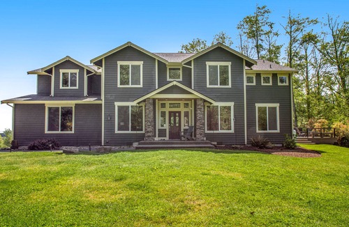Clinton House | Charming Home near the Ferry w/Private Hot Tub - Walk to Trails