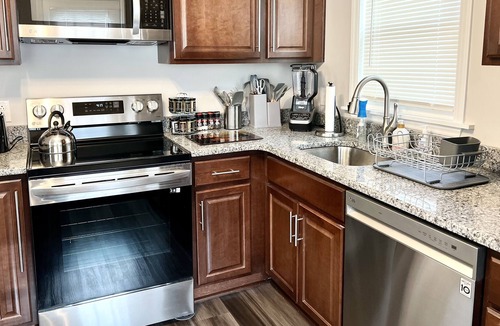 Winston - Salem House | Charming Home w/ Netflix & Games! Great for families and traveling professionals