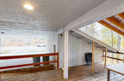 Sandpoint House | Charming home with river views, spacious patio, BBQ, WiFi and streaming