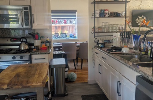 Hayward House | Charming house in Hayward perfect for your getaway!