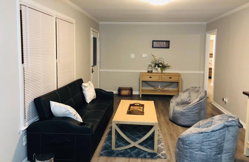 Greensboro House | charming house near Koury Convention Center