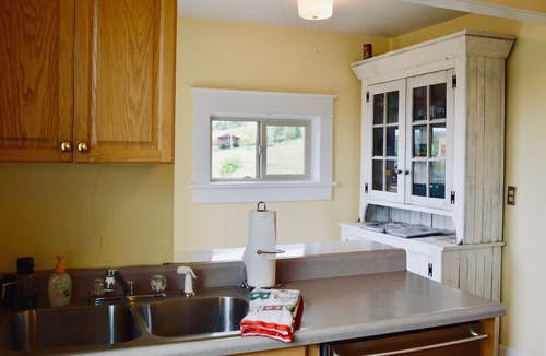 Philipsburg House | Charming House On The Hill With Views Of The Anaconda Range And Flint Creek