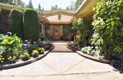 Langley House | Charming Lake side Rancher, peaceful paradise