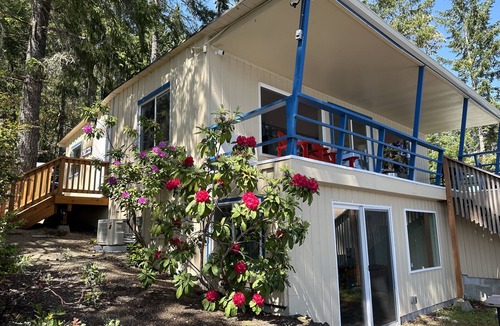 Grapeview Cabin | Charming Lakefront Cabin on Mason Lake with Pebble Beach and Private Dock