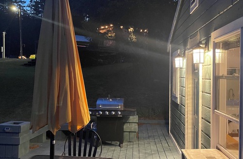 Spirit Lake Cabin | Charming Lakefront Fireside 3BR in Spirit Lake with Dock-space WiFi, AC, Pets OK