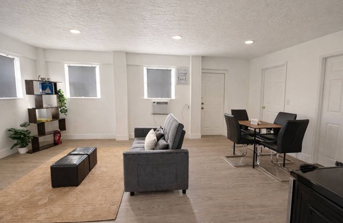 Oak Ridge House | Charming Little Nook Near Universal Parks & Outlet.