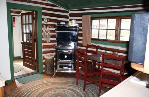 Bozeman House | Charming Log Cabin In Beautiful Cottonwood Canyon, Just Outside of Bozeman
