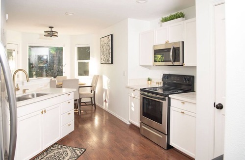 Meridian House | Charming Meridian House~ Amazing Location!