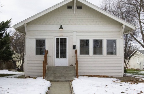 Miles City House | Charming Modern Cottage - Close to everything!
