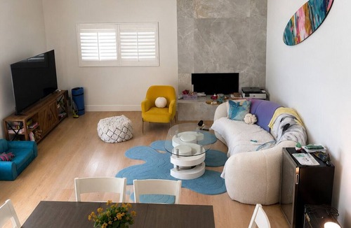 Studio City House | Charming Modern House in Los Angeles, Walkable and Quiet